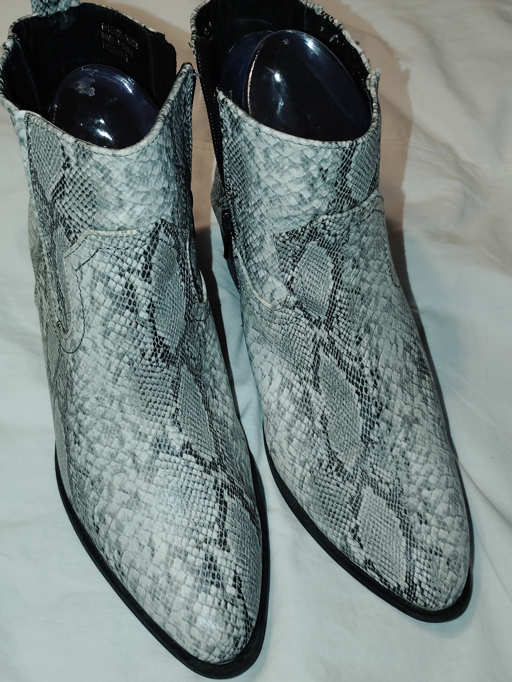 Women’s Snake-Print Pointed Ankle Boots in Gray Size 8